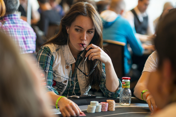 Liv-Boeree.jpg?t=1453756510