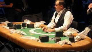 dealer at the finaltable 2
