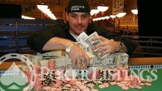 Justin Scott Shows Off His New Bracelet