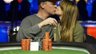 0047 Erick Lindgren Kisses Erica Lindgren