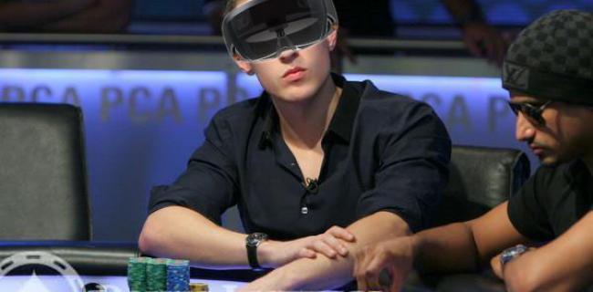 How Microsoft’s Wild HoloLens Could Change Live Poker Forever