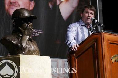 0034 Chris Moneymaker and Bronze Bust2