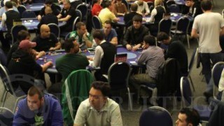 How do poker tournament work