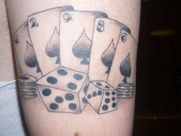 Tatouage carte de poker femme